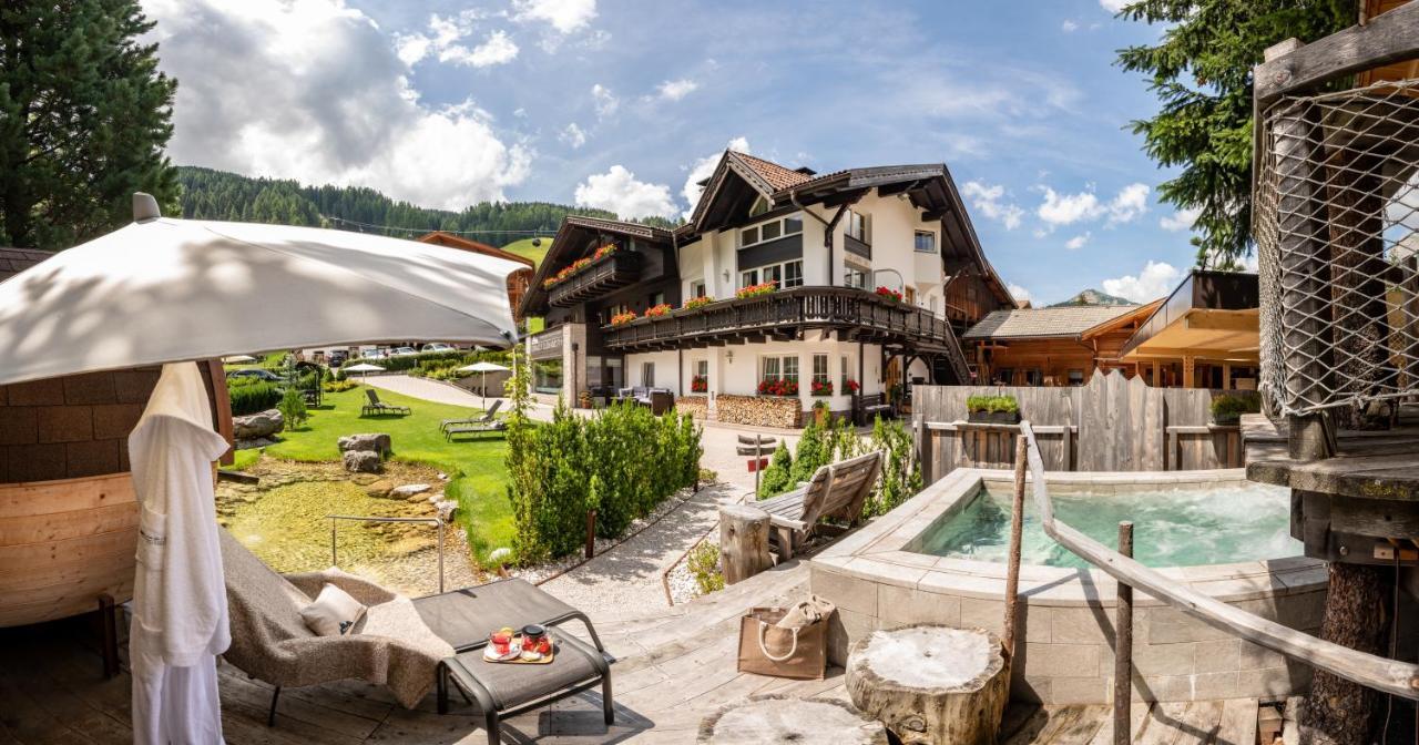 Chalet Elisabeth Dolomites Alpin & Charme Hotel Selva di Val Gardena Exterior photo