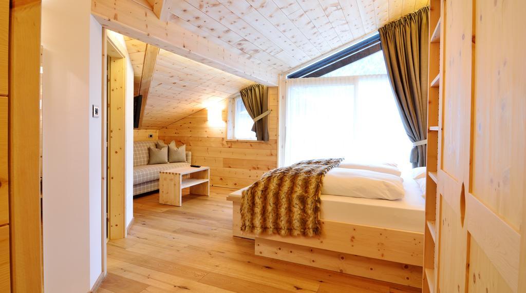 Chalet Elisabeth Dolomites Alpin & Charme Hotel Selva di Val Gardena Room photo