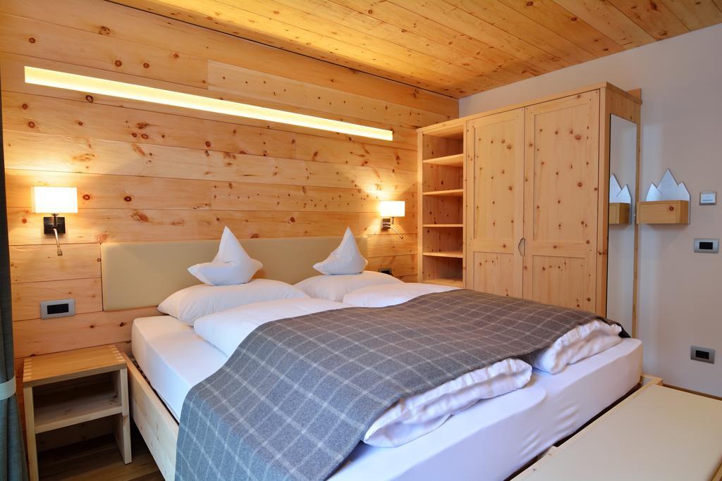 Chalet Elisabeth Dolomites Alpin & Charme Hotel Selva di Val Gardena Room photo